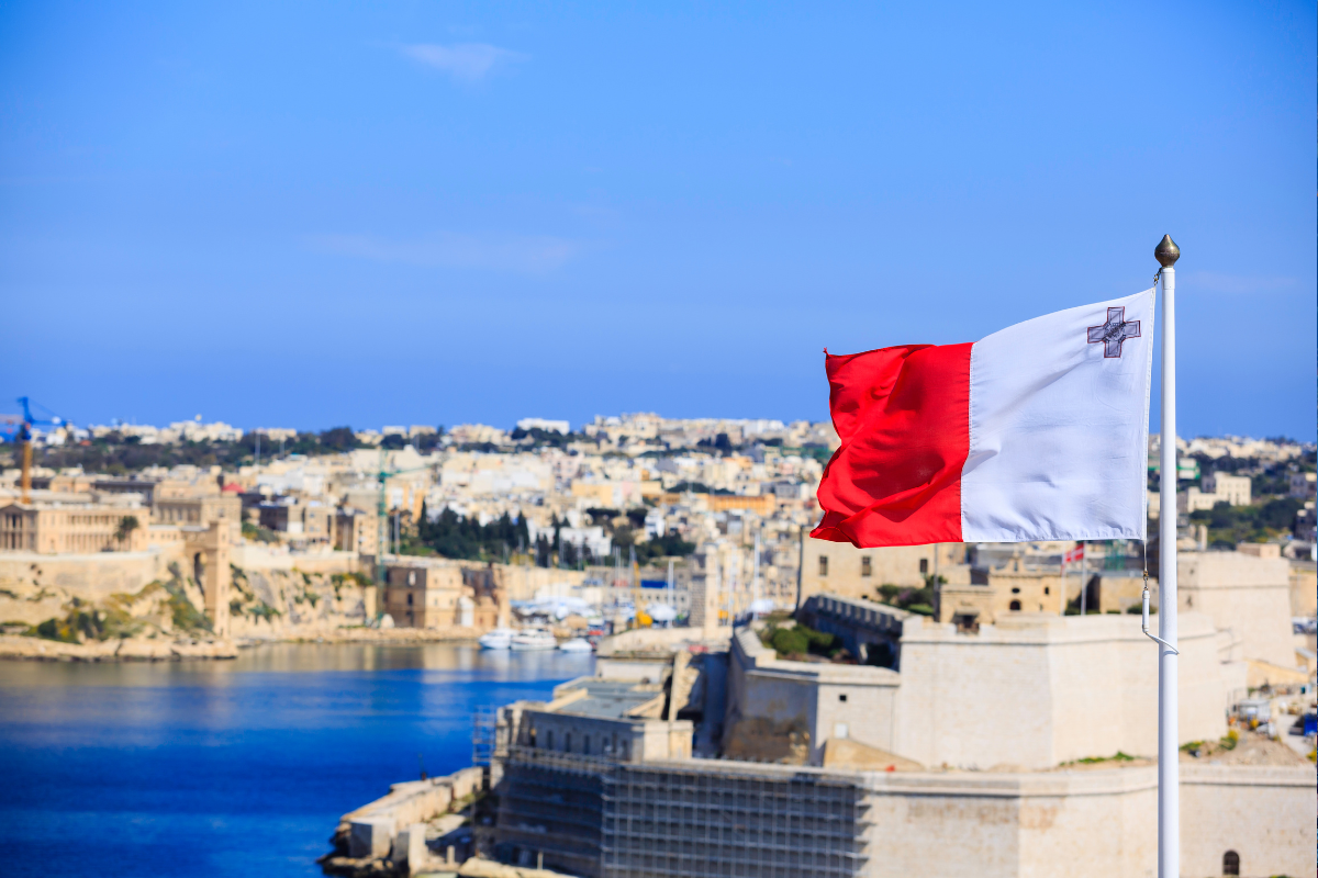 A Földközi-tenger mediterrán szépsége:  Málta repülővel, 16 óra nyelvtanfolyammal családi elhelyezéssel