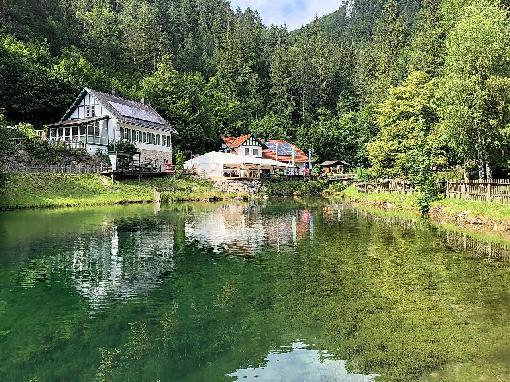 Kirándulás a Myra-vízeséshez, rövid megállóval Bécsben, csónakázás a tavasbarlangban